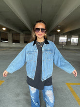 Load image into Gallery viewer, Vintage Jean Jacket with Velvet Collar
