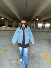 Load image into Gallery viewer, Vintage Jean Jacket with Velvet Collar